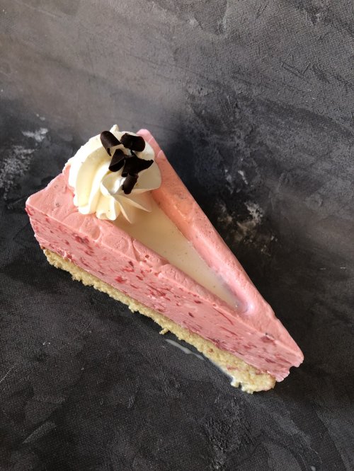 Epres-fehércsokis "láva" torta szelet